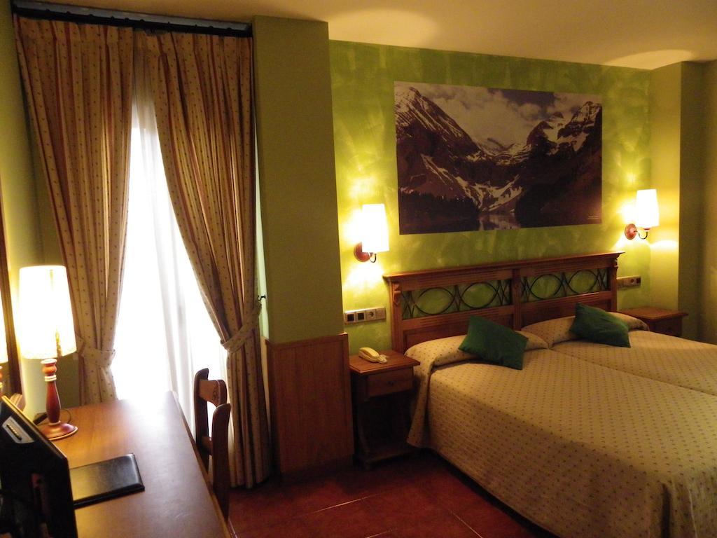 Hotel Arnal Escalona  Exterior photo