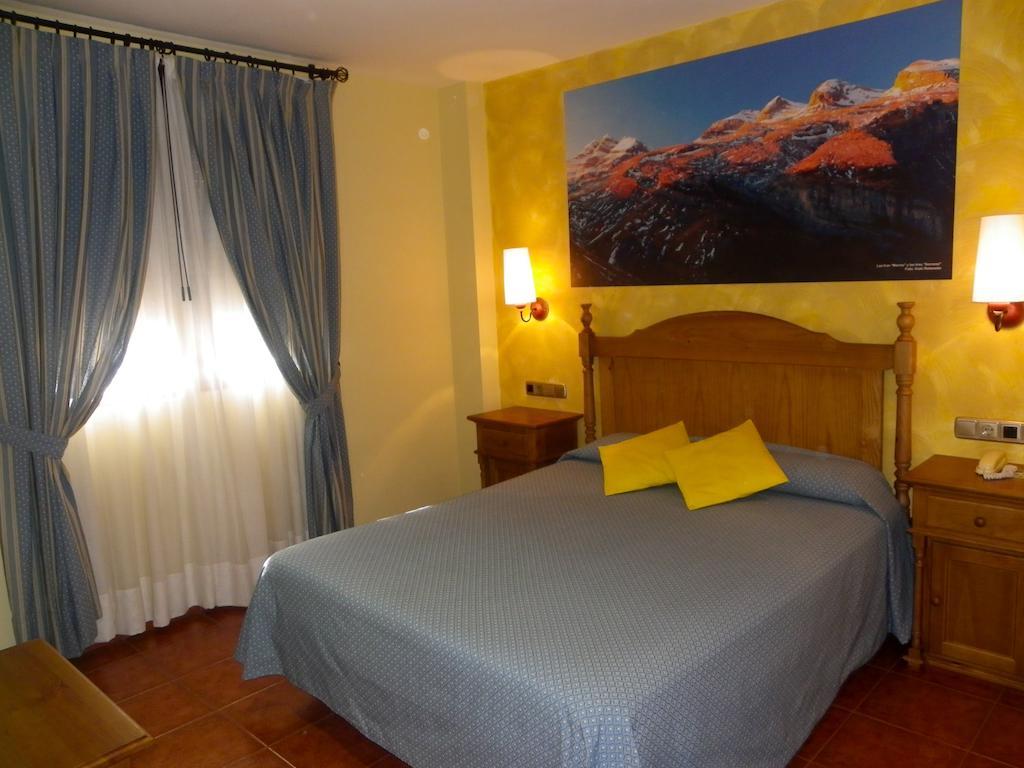 Hotel Arnal Escalona  Exterior photo